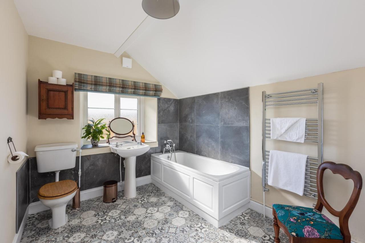 Luxury Farmhouse With Stunning Views And Hot Tub Ebberston Εξωτερικό φωτογραφία